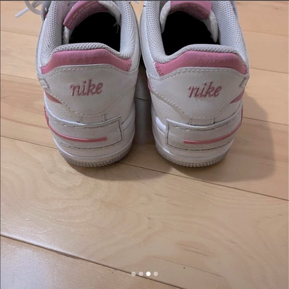 Nike shoes - Picture 2 of 2